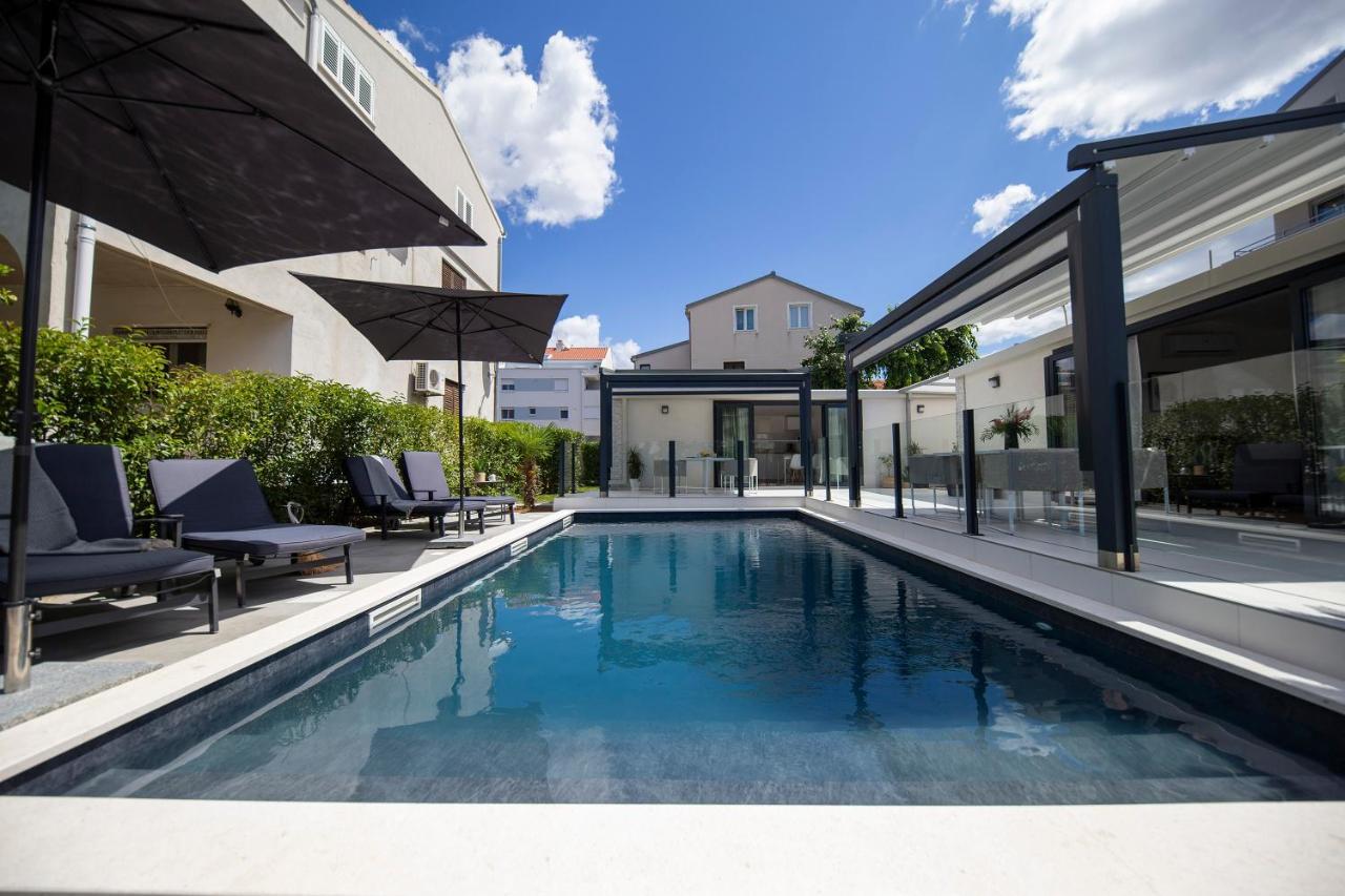 First Apartment زادار المظهر الخارجي الصورة