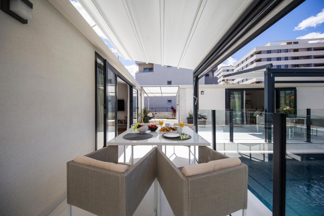 First Apartment زادار المظهر الخارجي الصورة