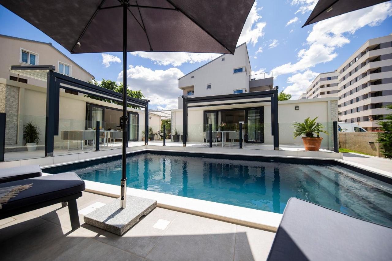 First Apartment زادار المظهر الخارجي الصورة