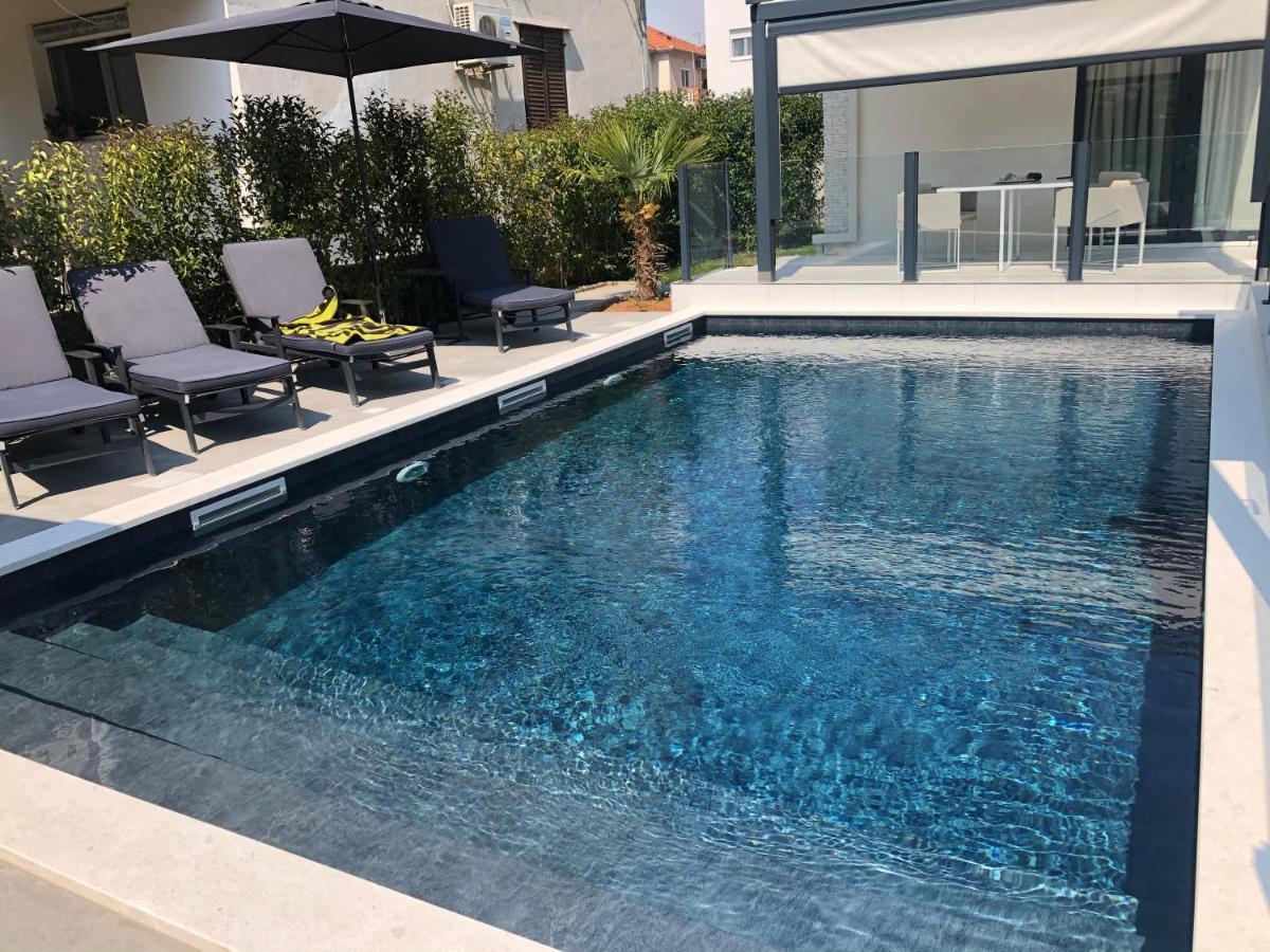 First Apartment زادار المظهر الخارجي الصورة