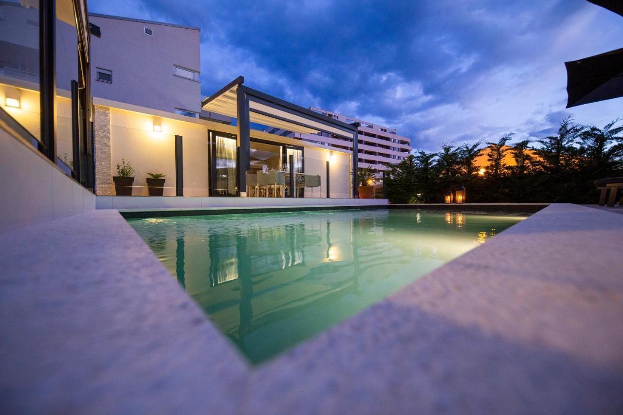 First Apartment زادار المظهر الخارجي الصورة