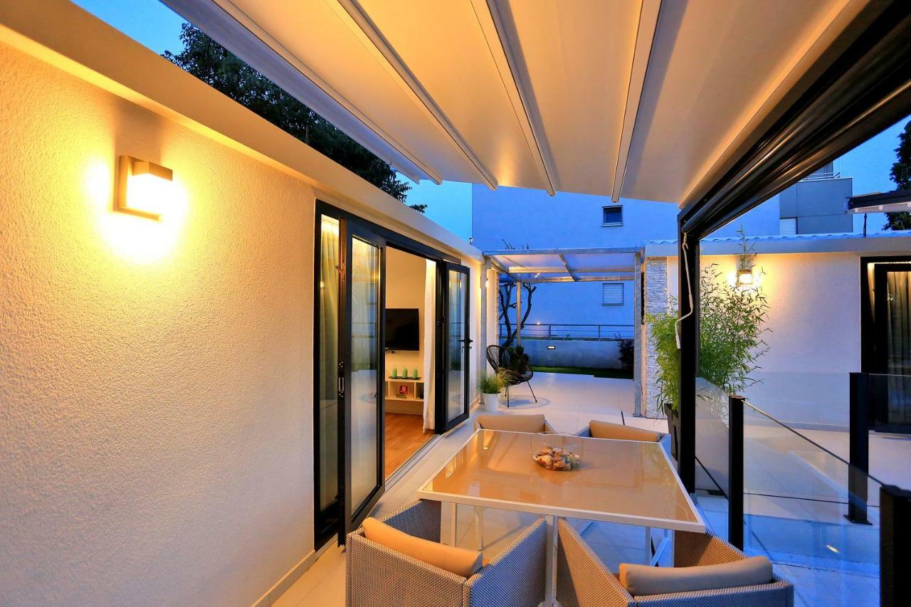 First Apartment زادار المظهر الخارجي الصورة