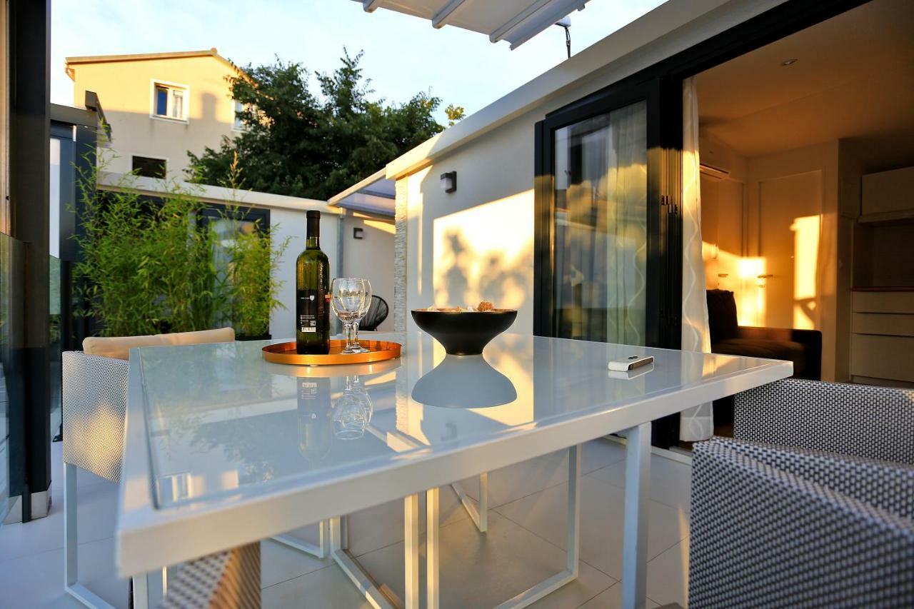 First Apartment زادار المظهر الخارجي الصورة