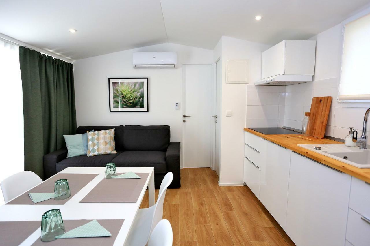First Apartment زادار المظهر الخارجي الصورة
