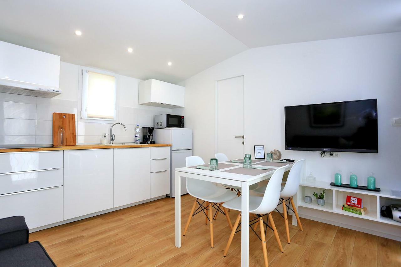 First Apartment زادار المظهر الخارجي الصورة