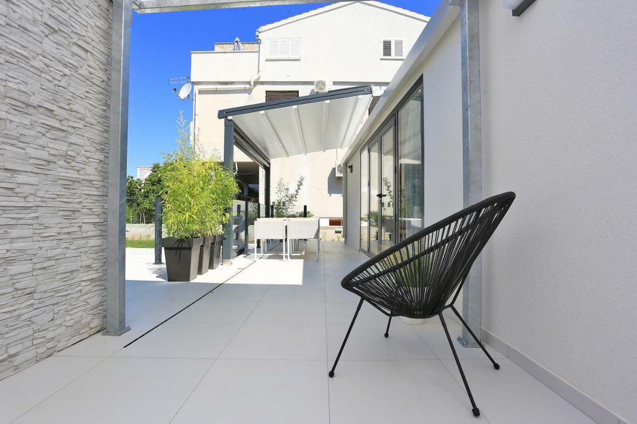 First Apartment زادار المظهر الخارجي الصورة