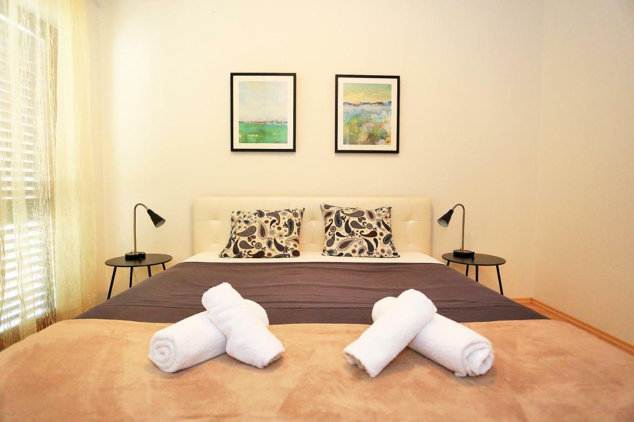 First Apartment زادار المظهر الخارجي الصورة