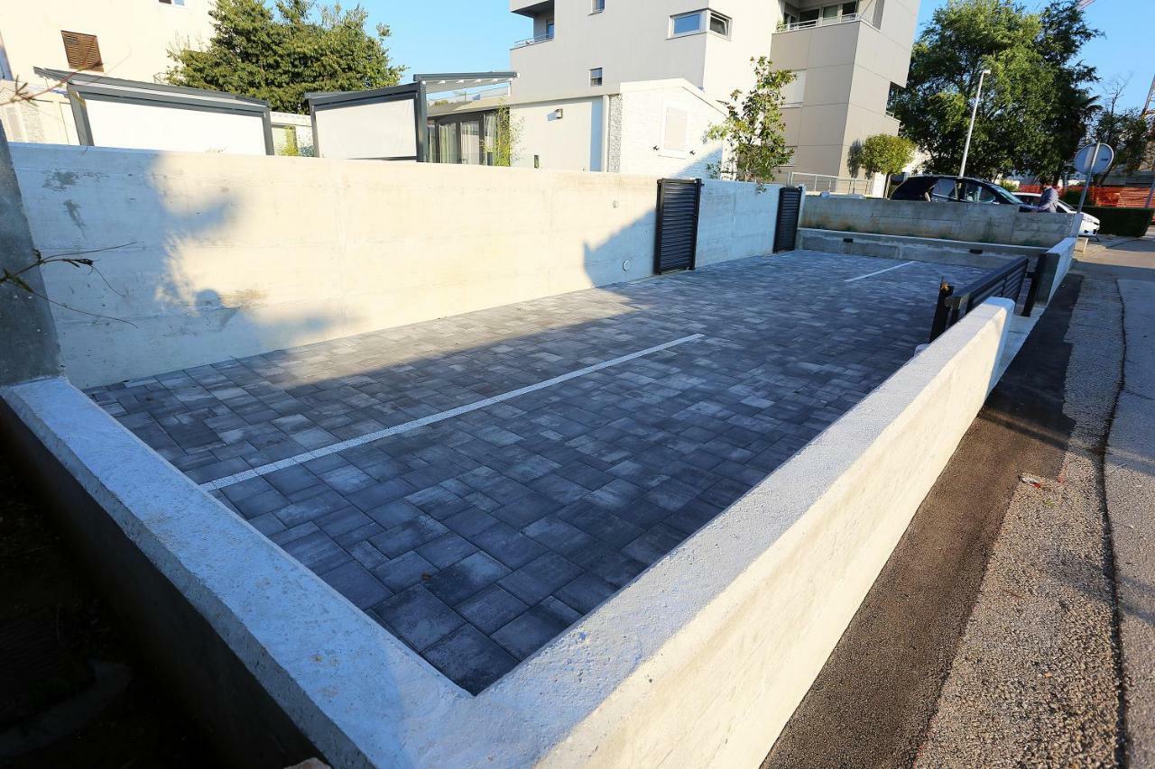 First Apartment زادار المظهر الخارجي الصورة