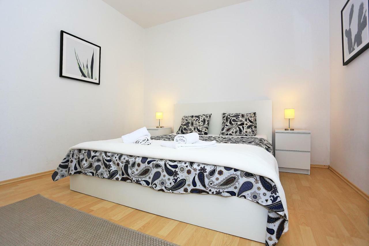 First Apartment زادار المظهر الخارجي الصورة