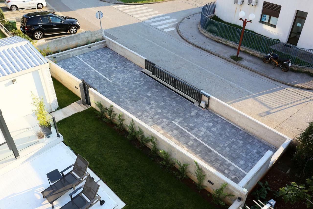 First Apartment زادار المظهر الخارجي الصورة