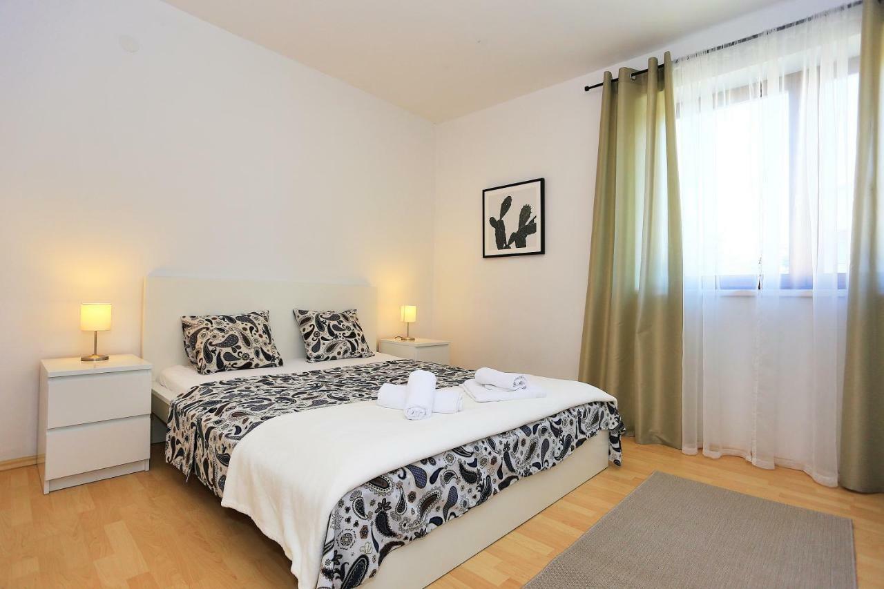First Apartment زادار المظهر الخارجي الصورة
